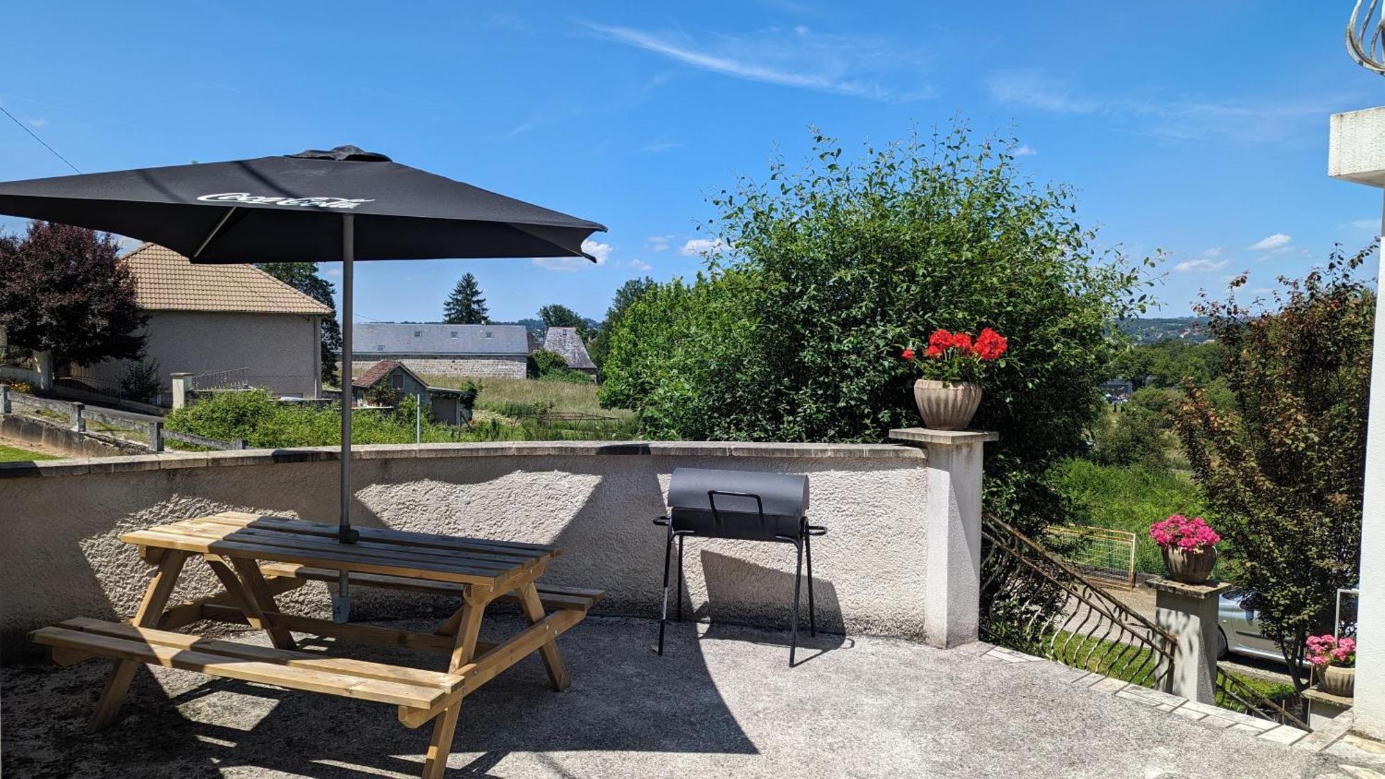Logement A Brive Proche Centre-Ville Et Campagne - Climatisation, Wifi, Coin Exterieur Et Parking Prives Exterior foto